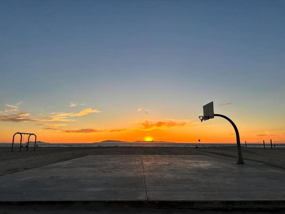 Gateway To Oxnard Beach Екстер'єр фото